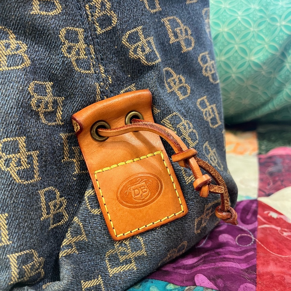 Vintage Dooney jacquard shoulder bag - Picture 4 of 10